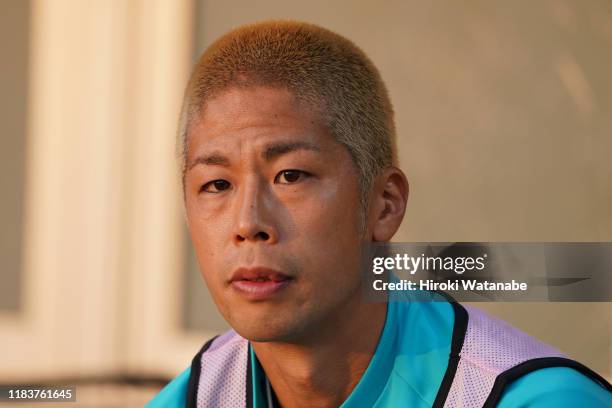 Takayuki Morimoto of Avispa Fukuoka looks on prior to the J.League J2 match between Kashiwa Reysol and Avispa Fukuoka at Sankyo Frontier Kashiwa...