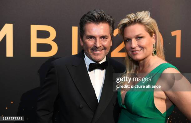 November 2019, Baden-Wuerttemberg, Baden-Baden: Thomas Anders, musician, and his wife Claudia Hess come to the 71st Bambi Awards in the...