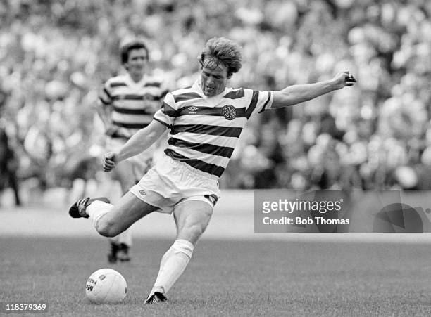 Murdo MacLeod in action for Glasgow Celtic during their pre-season match against St Mirren at Parkhead in Glasgow, 8th August 1981. St Mirren won 3-1.