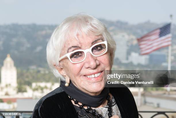 Lina Wertmuller poses for the photographer before the ceremony of awarding the Oscar for his career on October 27, 2019 in Los Angeles, California.