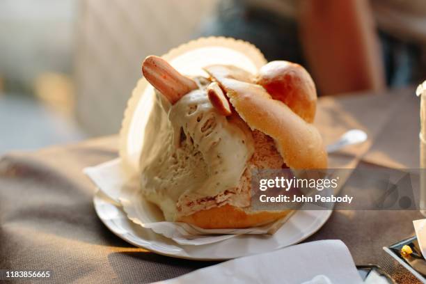 brioche con gelato - brioche stock pictures, royalty-free photos & images