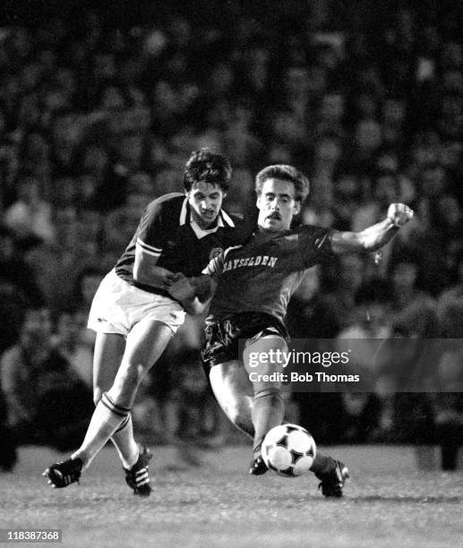 Leicester City striker Gary Lineker battles with Barnsley defender Mick McCarthy during their 2nd Division match at Filbert Street in Leicester, 8th...