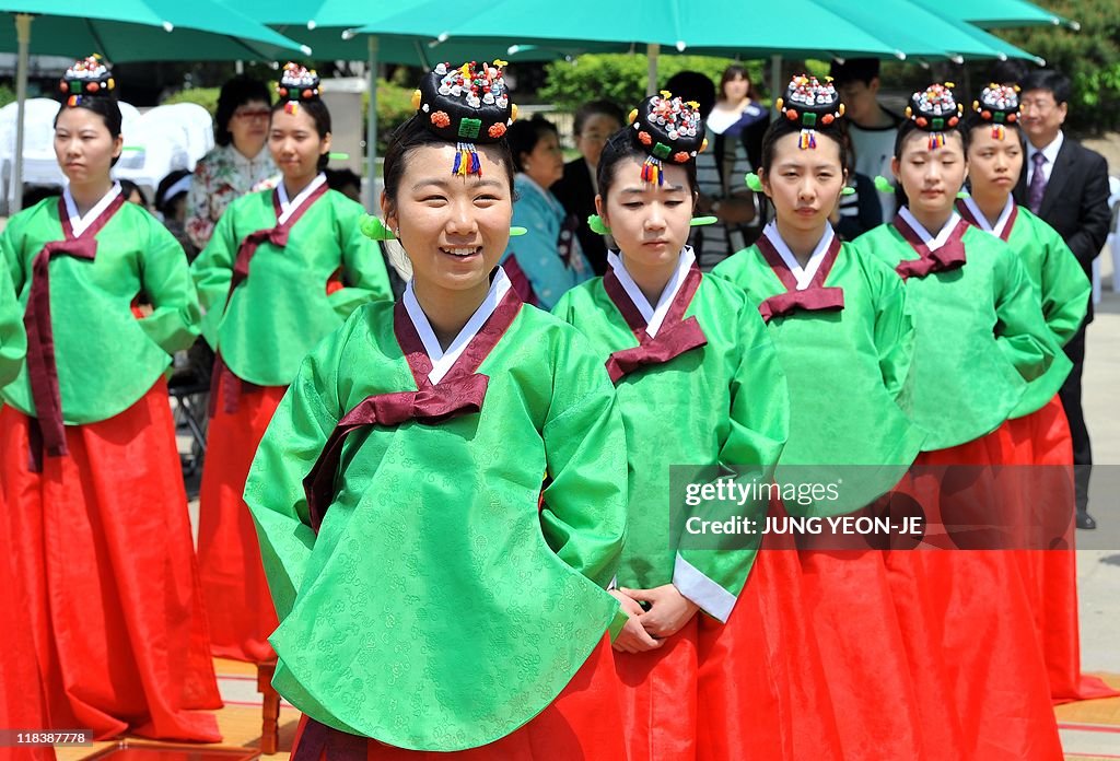 Young South Korean women wearing traditi