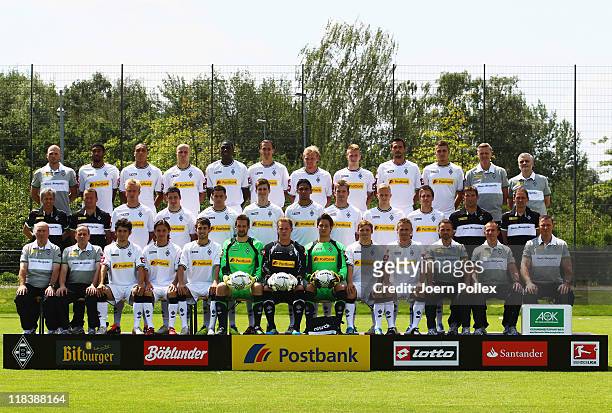 The team of Borussia M'gladbach, (back row athletic coach Christian Weigl, Dante, Bamba Anderson, Michael Bradley, Mo Idrissou, Roel Brouwers, Tobias...