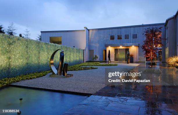 entry courtyard of modern home - lincoln city oregon stock pictures, royalty-free photos & images