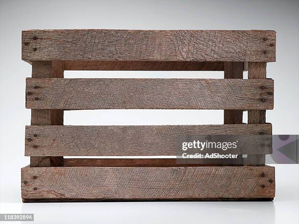 caja de madera - crate fotografías e imágenes de stock