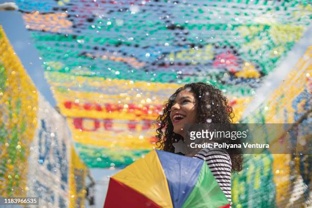 brasilianischer karneval - fiesta stock-fotos und bilder