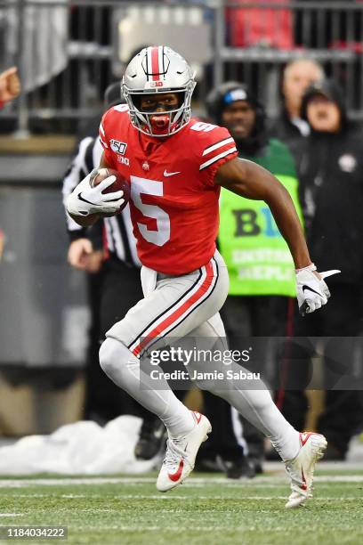 Garrett Wilson of the Ohio State Buckeyes runs with the ball against the Wisconsin Badgers at Ohio Stadium on October 26, 2019 in Columbus, Ohio.