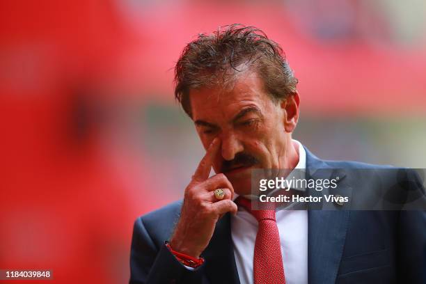 Ricardo La Volpe, Head Coach of Toluca gestures during the 15th round match between Toluca and Pachuca as part of the Torneo Apertura 2019 Liga MX at...