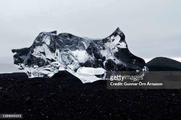 diamond beach in iceland - diamonds black stock-fotos und bilder