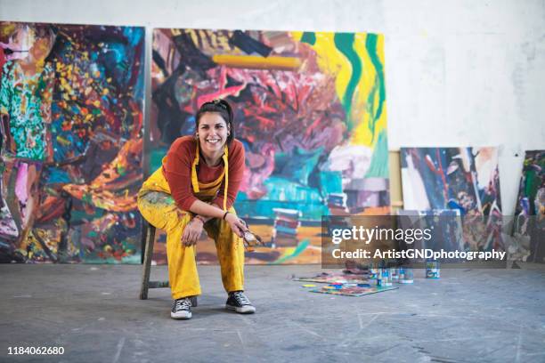 young female painter artist - artist imagens e fotografias de stock