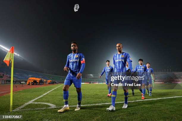 Alex Teixeira of Jiangsu Suning acknowledges the fans during the 2019 China Super League between Beijing Renhe and Jiangsu Sunning at Beijing Fengtai...