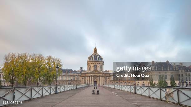 on the bridge pont des arts - pont des arts padlocks stock pictures, royalty-free photos & images