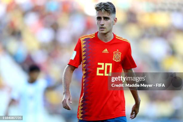 Roberto Navarro of Spain looks on during the FIFA U-17 World Cup Brazil 2019 group E match between Spain and Argentina at Estádio Kléber Andrade on...