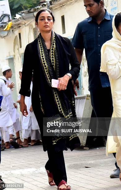 Indian Bollywood actress Tabu arrives to pay respect to the body of veteran Indian theatre and film actress Shaukat Kaifi Azmi in Mumbai on November...