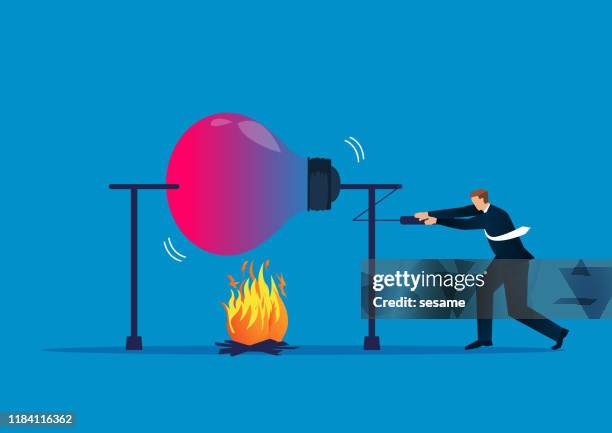illustrations, cliparts, dessins animés et icônes de homme d'affaires réchauffant l'ampoule - tend fire