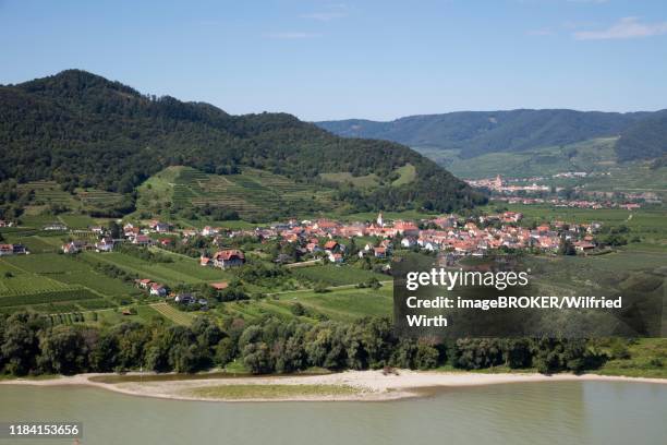 village rossatz at river danube, rossatz-arnsdorf, wachau, lower austria, austria - rossatz stock pictures, royalty-free photos & images