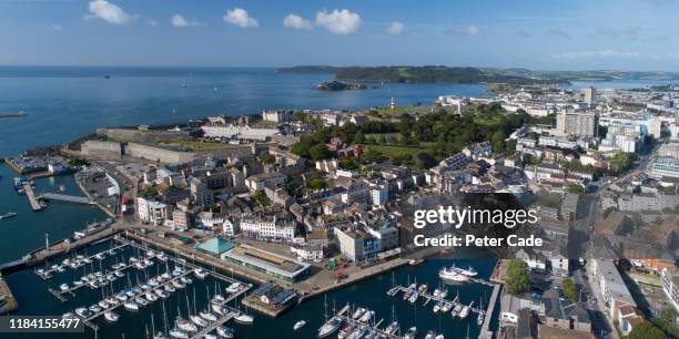 areal view of a marina in plymouth, devon - plymouth england fotografías e imágenes de stock