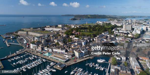 areal view of a marina in plymouth, devon - plymouth stockfoto's en -beelden