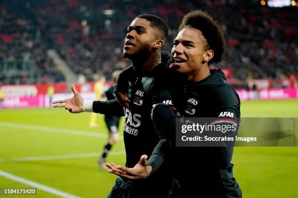 Myron Boadu of AZ Alkmaar celebrates 0-3 with Calvin Stengs of AZ Alkmaar during the Dutch Eredivisie match between FC Utrecht v AZ Alkmaar at the...