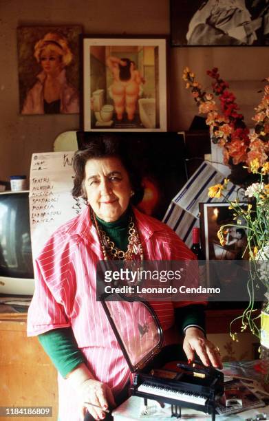 Poet Alda Merini poses on April 2,1995 in Milan,Italy.