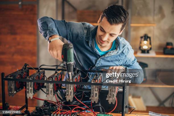 Short Circuit Photos and Premium High Res Pictures - Getty Images