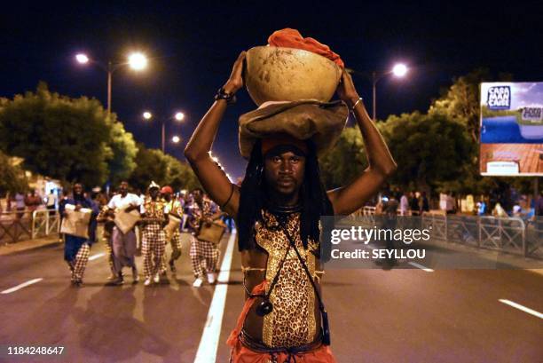 Diola Senegal Dance Photos and Premium High Res Pictures - Getty Images