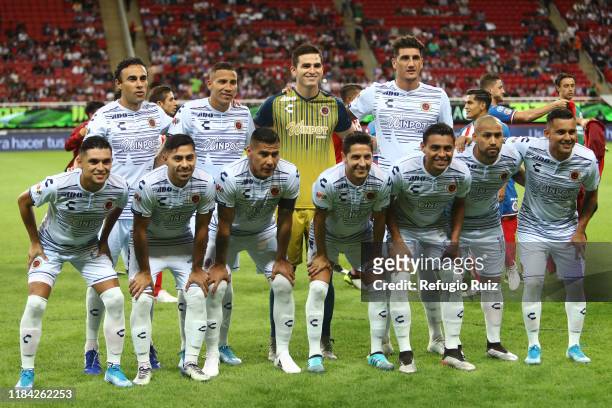 Players of Veracruz pose for photos prior the match betweenn during the 19th round match between Chivas and Veracruz as part of the Torneo Apertura...