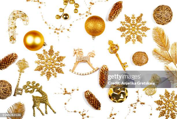 christmas golden ornaments on white background. christmas decoration. christmas card. - pinha pinha de conífera - fotografias e filmes do acervo