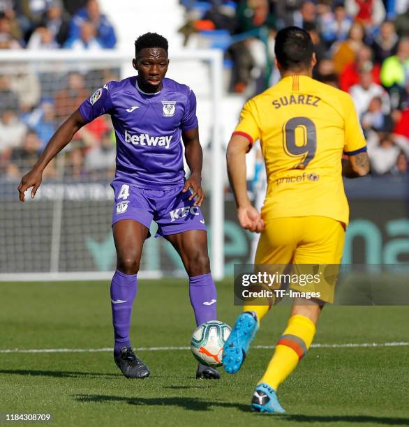 Kenneth Omeruo of CD Leganes controls the ball during the Liga match between CD Leganes and FC Barcelona at Estadio Municipal de Butarque on November...