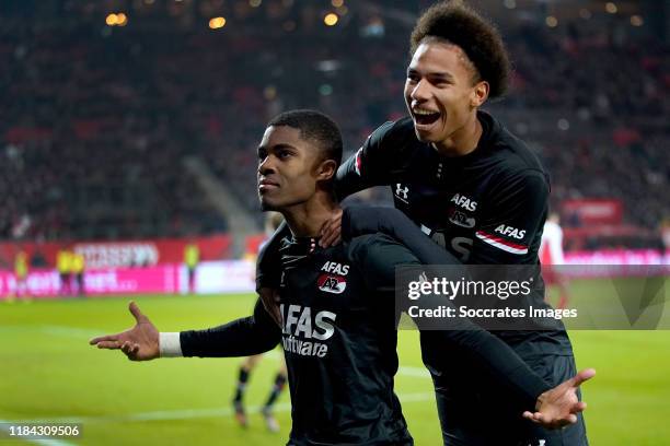 Myron Boadu of AZ Alkmaar celebrates 0-3, Calvin Stengs of AZ Alkmaar during the Dutch Eredivisie match between FC Utrecht v AZ Alkmaar at the...