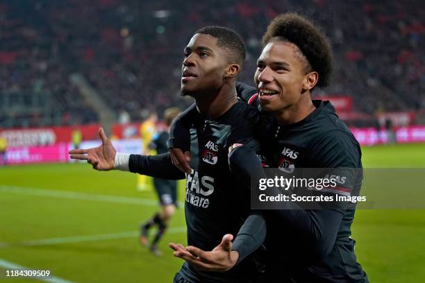 Myron Boadu of AZ Alkmaar celebrates 0-3, Calvin Stengs of AZ Alkmaar during the Dutch Eredivisie match between FC Utrecht v AZ Alkmaar at the...