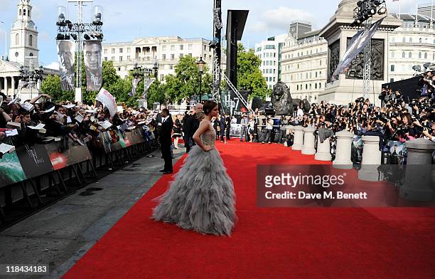 Actress Emma Watson arrives at the World Premiere of 'Harry Potter And The Deathly Hallows Part 2' in Trafalgar Square on July 7, 2011 in London,...