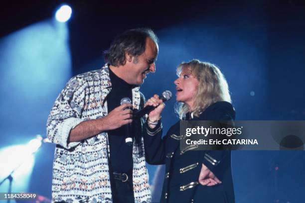 Véronique Sanson et Maxime Le Forestier en concert lors des Francofolies de La Rochelle en juillet 1994, France.