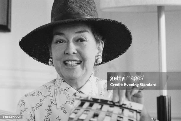 American actress, comedian, screenwriter and singer Rosalind Russell , UK, 10th July 1970.
