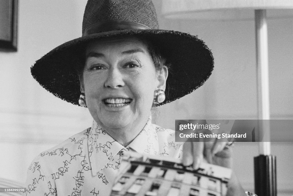 Rosalind Riley American actress, comedian, screenwriter and singer Rosalind Russell ...
