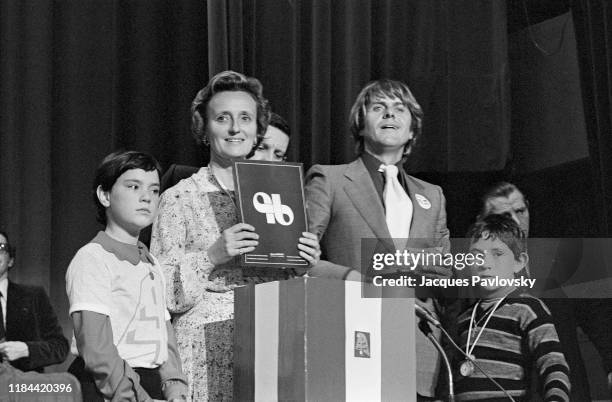 Bernadette Chirac giving a prize during the RPR fête, Mutualité, Paris, 23d October 1977