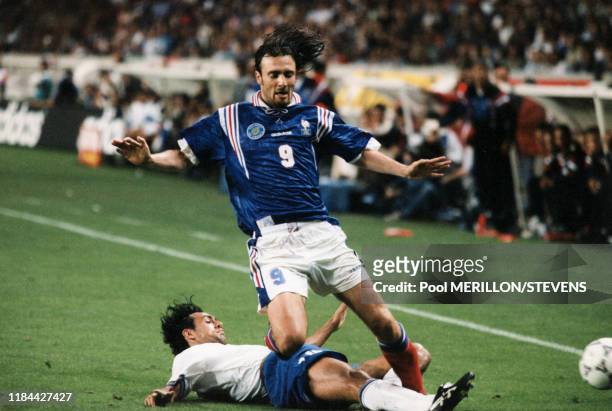 Christophe Dugarry en action pendant le match France-Italie, à Paris, France le 11 juin 1997.