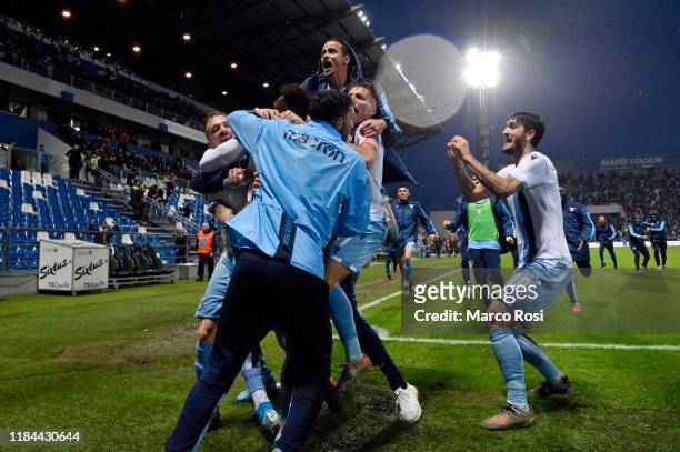 Felipe Caicedo of SS Lazio celebrate a second goal with his team mates during the Serie A match between US Sassuolo and SS Lazio at Mapei Stadium...