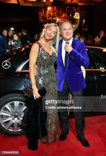 November 2019, Baden-Wuerttemberg, Baden-Baden: Uwe Ochsenknecht and friend Kiki Viebrock come to the 71st Bambi Awards in the Festspielhaus. The...