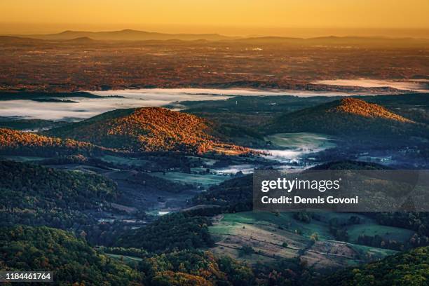 shenandoah valley in autumn - skyline drive virginia fotografías e imágenes de stock