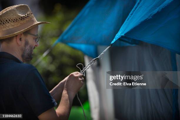 Untangling A Rope Untangled Knot Photos and Premium High Res Pictures - Getty Images