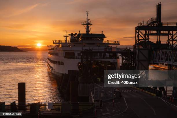 bainbridge ferry - bainbridge island wa stock pictures, royalty-free photos & images