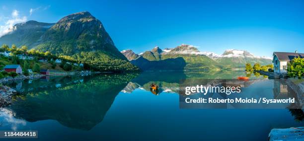 hjelle village on shores of oppstrynsvatn lake, norway - olden foto e immagini stock