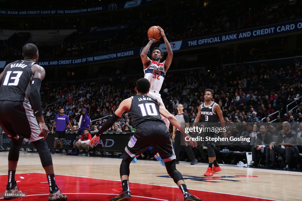 Jordan McRae of the Washington Wizards shoots the ball during a game ...