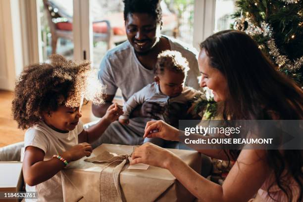 christmas morning in australia - christmas family gifts stock pictures, royalty-free photos & images