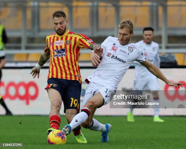 Andrea Lamantia of Lecce competes for the ball with Ragnar klavan of Cagliari during the Serie A match between US Lecce and Cagliari Calcio at Stadio...