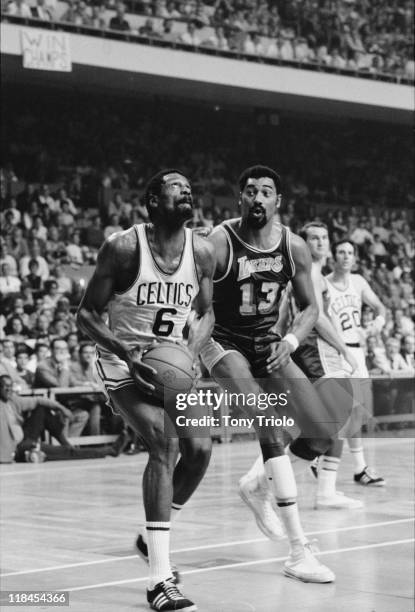 Finals: Boston Celtics Bill Russell in action vs Los Angeles Lakers Wilt Chamberlain at Boston Garden. Game 3. Boston, MA 5/3/1969 CREDIT: Tony Triolo