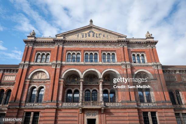 File:Exterior of the Victoria and Albert Museum.jpg - Wikipedia