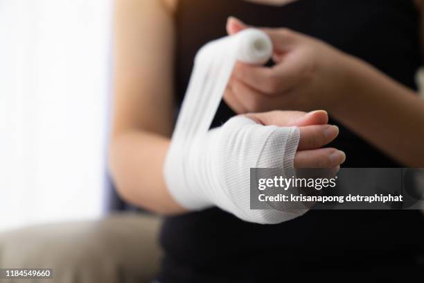 wounds at the wrist,bandages a hand wound pain medicine,bandage,broken arm, hand pain, arm pain - bandage imagens e fotografias de stock